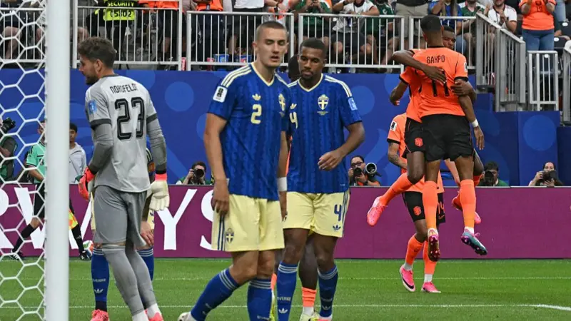 Holanda “shtyp” Suedinë/ “Tulipanët” triumfojnë 5-1, pranë kualifikimit në Botëror