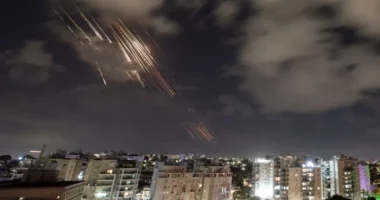 Zyrtari amerikan: SHBA nuk i kanë interceptuar raketat iraniane të qëlluara drejt Izraelit