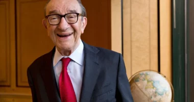 Ndahet nga jeta në moshën 100-vjeçare arkitekti i ekonomisë moderne amerikane, Alan Greenspan