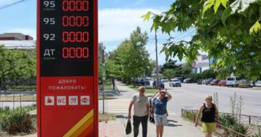 Autoritetet ruse ndalojnë shitjen e karburanteve në Krime