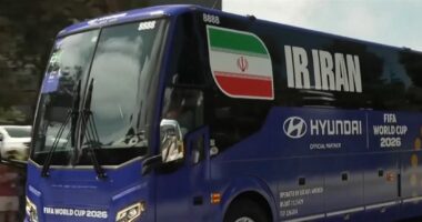 Irani hyn në “tokën armike”/ Përfaqësuesja aziatike pritet me protesta në Los Angeles