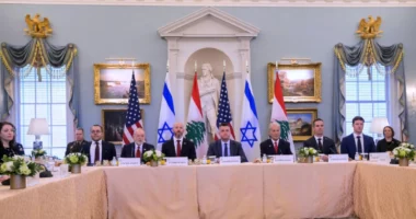 Bisedimet Izrael-Liban vazhdojnë në Washington, tensionet në Hormuz mbajnë rajonin në alarm