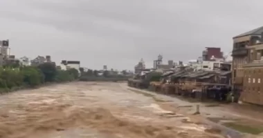 VIDEO/ Stuhitë tropikale godasin Japonisë, anulohen më shumë se 100 fluturime