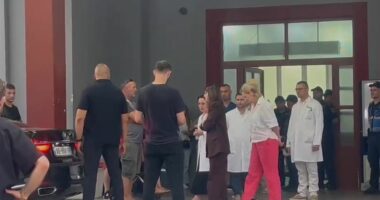 VIDEO/ 17 të plagosur nga aksidenti, Koçiu viziton të aksidentuarit të Trauma