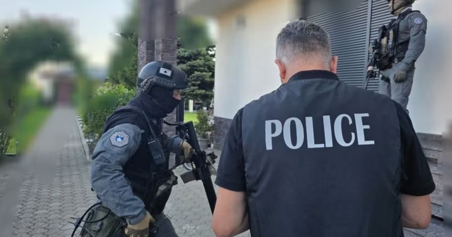 Pesë të arrestuar në Kosovë për trafikim të drogës dhe pastr