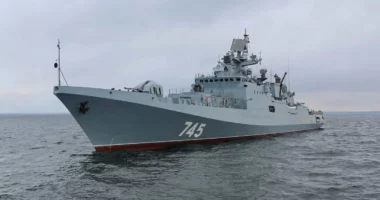 Tensione në Kanalin Anglez/ Fregata ruse dyshohet se qëlloi me armë një jaht britanik