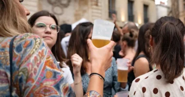 Vala e të nxehtit ekstrem, Franca ndalon alkoolin në disa evente