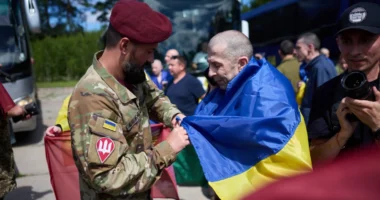 Ukraina dhe Rusia shkëmbejnë të burgosur lufte, Zelensky: Vazhdon kthimi i ushtarakëve tanë