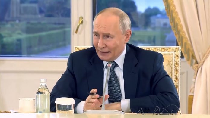 Putin: Nuk shoh arsye për t’u takuar me Volodymyr Zelensky