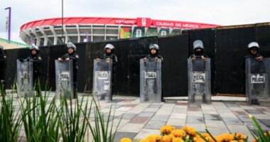 Meksikë, protesta para Botërorit/ Mësuesit marshojnë në rrugët e vendit, duan rritje pagash