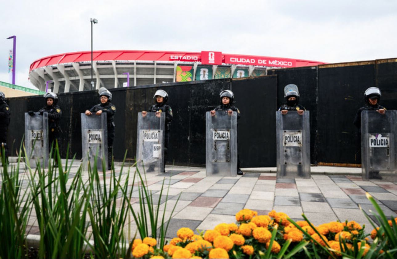Meksikë, protesta para Botërorit/ Mësuesit marshojnë në rrug