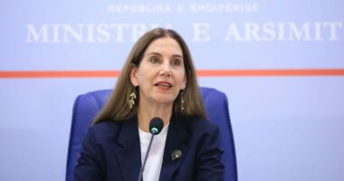 Të martën provimi i fundit i Maturës Shtetërore/ Ministrja e Arsimit: Respektoni rregullat, 29 nxënës të përjashtuar gjatë tre provimeve të para