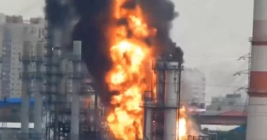 VIDEO/ Dronët ukrainas godasin rafinerinë e naftës në Moskë, pezullohen fluturimet në katër aeroporte