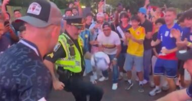 Një polic si Lionel Messi/ Oficeri i bluve amerikanë në Boston jep spektakël me topin