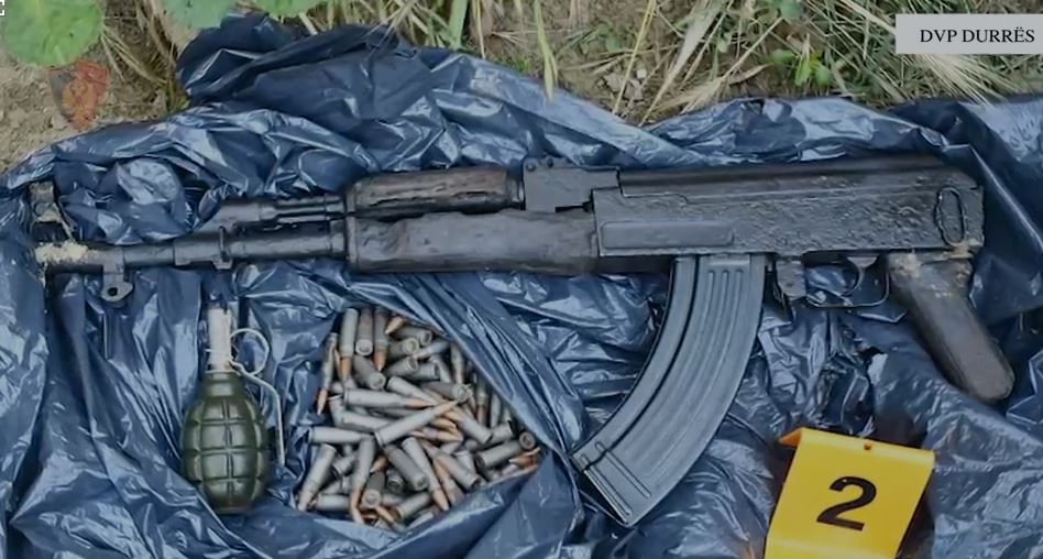 VIDEO/ Operacioni “Kalibri”, 3 të arrestuar në Durrës, u kap