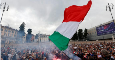 Protesta rivale në Itali/ Mijëra njerëz në rrugë, pro dhe kundër emigracionit