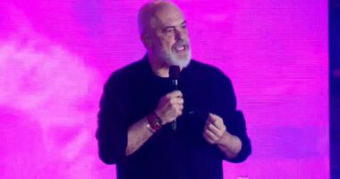 “Nëse do shisnim Shqipërinë, Sazani do ishte i privatizuar”/ Rama: Nuk e bëmë! Vendi është përdhunuar…