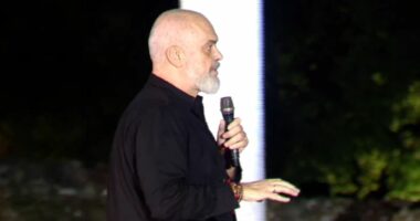 “Pse nuk proteston Vlora? Se e do investimin”, Rama: Së shpejti, një investim shumë i madh midis Kavajës dhe Durrësit