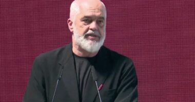 “Aeroporti i Vlorës do hapet patjetër”, Rama nga Rinasi: Së shpejti çelet gara për aeroportin sezonal të Gjirokastrës