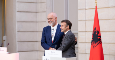 “Shqipëria vlerëson rolin e Francës”/ Rama vizitë zyrtare në Paris, me ftesë të Presidentit Macron