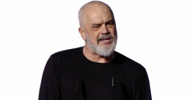“Nuk përfaqësojmë interesat e investitorëve, por të shqiptarëve”/ Zvërneci, Rama-protestuesve: Ejani verifikoni faktet!