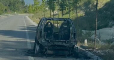 Përfshihet nga flakët makina në Dukat të Vlorës, shkak dyshohet një shkëndijë elektrike