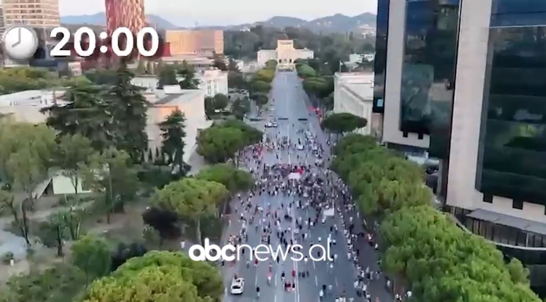 dita-29-e-protestes-pamjet-e-para-nga-lart-ja-pjesemarrja-e-qytetareve-ne-oren-20-00