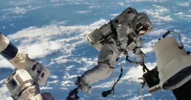 Pas rreth 2 orësh/ Astronautët kthehen në Stacionin Ndërkombëtar Hapësinor