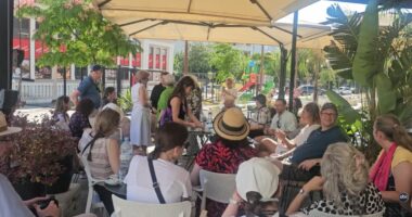 Të huajt mësojnë historinë e Holokaustit/ Studentë nga disa vende vizitojnë Vlorën, interesohen për mbrojtjen e hebrenjve