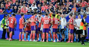 Moti i nxehtë, “kundërshtari” më i fortë i futbollistëve në Botëror