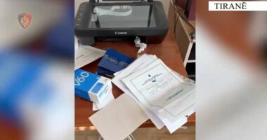 Tiranë/ Zbulohet laboratori për falsifikimin e dokumenteve, 3 të arrestuar