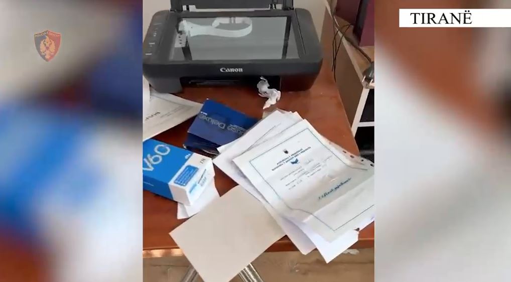 Tiranë  Zbulohet laboratori për falsifikimin e dokumenteve  3 të arrestuar