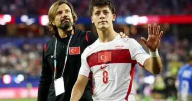 Turqia e mbyll me “nder”/ E eliminuar më parë, skuadra e Motella mundi 3-2 SHBA
