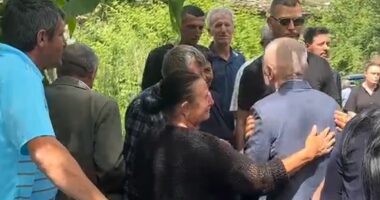 VIDEO/ Meta lë përkohësisht burgun, mbërrin në Skrapar për varrimin e të atit