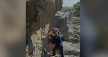 Policia e Shtetit shpëton dy turiste holandeze që kishin mbetur në Shpellën e Pëllumbasit