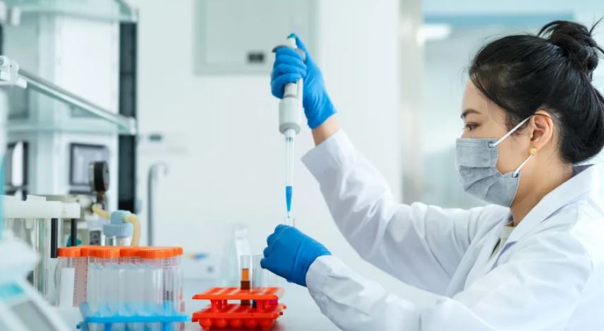 Vaksinë me inteligjencë artificiale  Studiuesit  Mund të mbrojë nga disa viruse dhe të parandalojë pandemitë