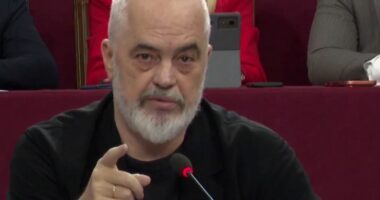 “Kurth për të ardhmen e Shqipërisë”, Rama quan manipulim, protestën në Zvërnec: Skenar i sajuar jashtë!