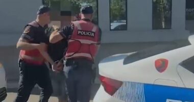 Lëvizte me pistoletë, arrestohet 21-vjeçari në Tiranë