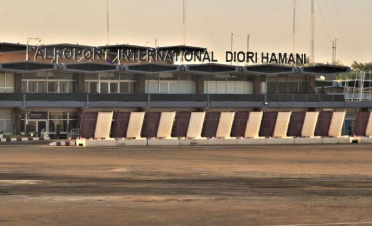Shkon në 35 numri i të vdekurve nga sulmi i përgjakshëm në aeroportin kryesor të Nigerit