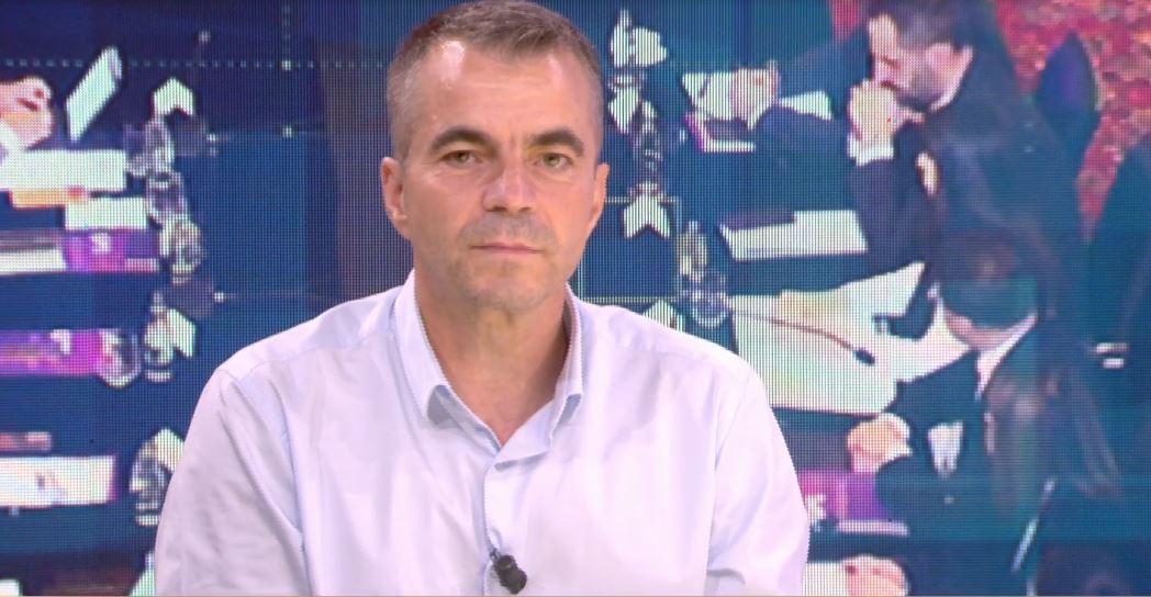 Protesta/ Gazetari Sadikaj: Ka fije të vogla apo të mëdha politike që nuk arrijnë të përfaqësojnë njerëz