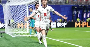 Anglia zhbllokon gjysmëfinalen, Gordon ndëshkon Argjentinën