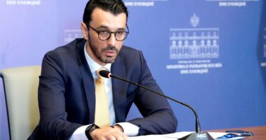 Pasojat e stuhisë/ Ministria e Infrastrukturës dhe Energjisë: Mbi 1000 punonjës në terren, situata drejt normalizimit