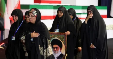 U vra në shkurt/ Nisin homazhet 7-ditore për Khamenein, miliona njerëz priten në ceremoni