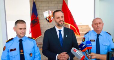 Inaugurohen ambientet e reja të policisë në Berat/ Lamallari: Dorëheqja? Nuk merrem me portalet, por vetëm me punë
