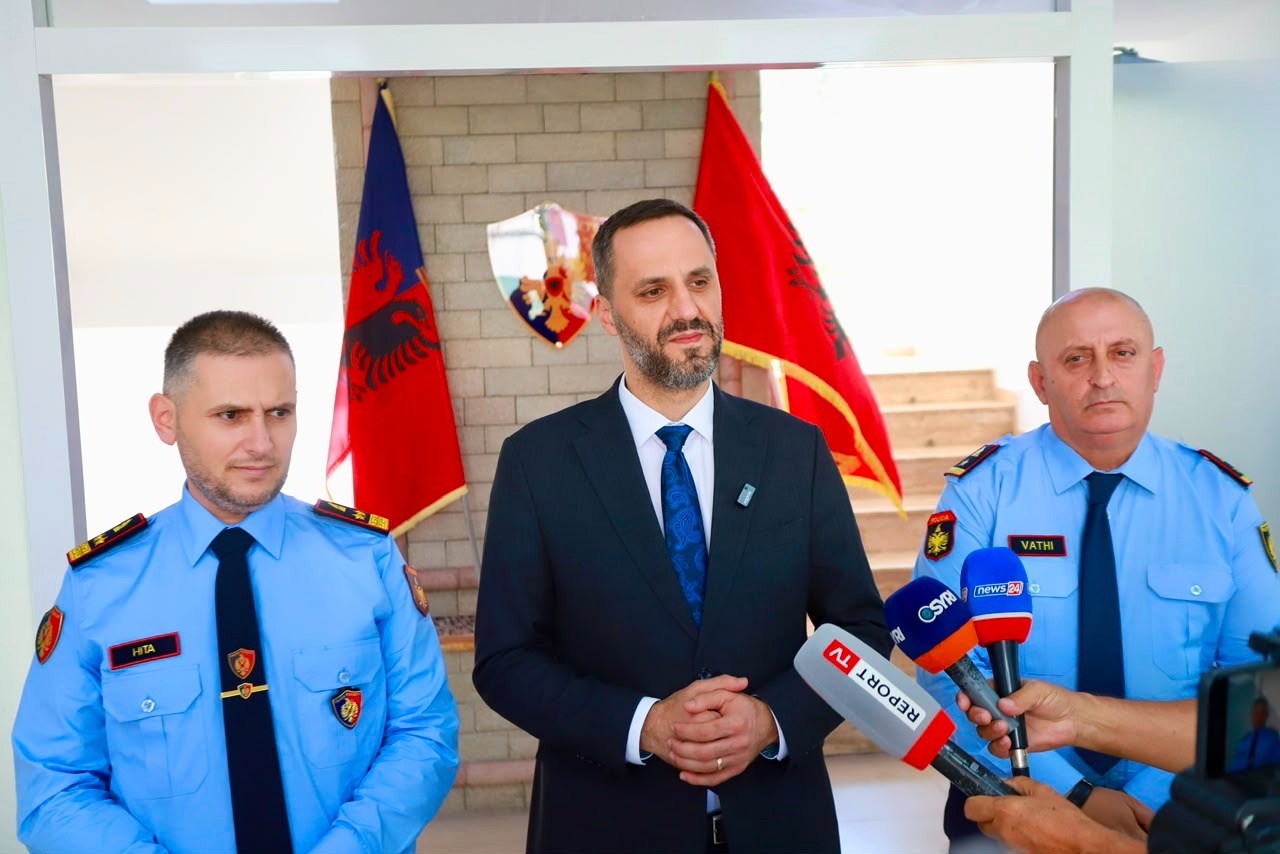 Inaugurohen ambientet e reja të policisë në Berat/ Lamallari: Dorëheqja? Nuk merrem me portalet, por vetëm me punë