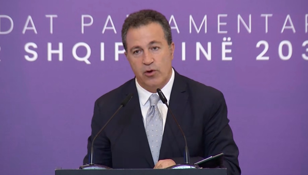Mbledhja e grupit të PS/ Peleshi prezanton bilancin e dy sesioneve të para: 131 ligje të miratuara, integrimi në BE në qendër të punës