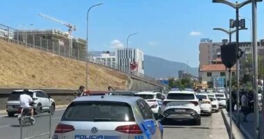 VIDEO/ Kanye West ndez sonte Tiranën, nis zbatimi i masave të qarkullimit