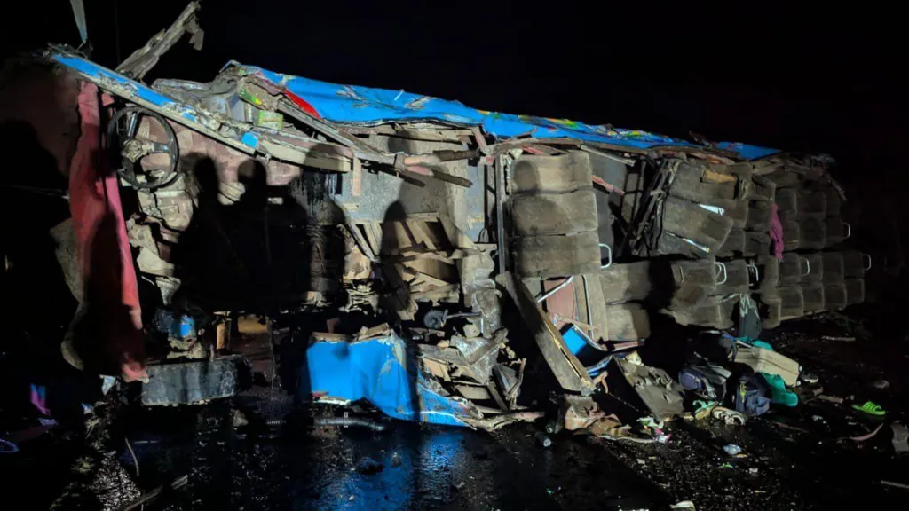 Tragjedi në Ugandë  Autobusi me nxënës del nga rruga  humbin jetën 21 persona