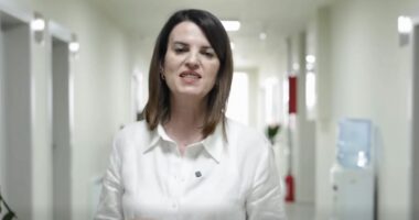 Koçiu: Dyfishojmë pagesën mujore për 11 mijë fëmijë me nevoja të veçanta/ Sigurime shoqërore e shëndetësore për 14 mijë prindër e kujdestarë