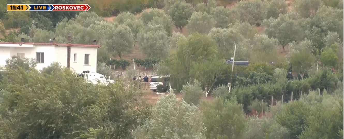 Kërcënon me vetëvrasje Autori i krimit në Roskovec izolohet në makinë  kërkon largimin e RENEA s